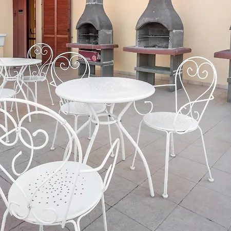 Stylish Le Fontane 1 Bedrapt B3 Sleeps 3 ヴィッラシミーウス