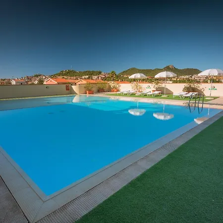 Stylish Le Fontane 1 Bedrapt B3 Sleeps 3