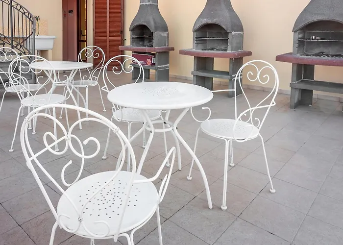 Stylish Le Fontane 1 Bedrapt B3 Sleeps 3 Villasimius